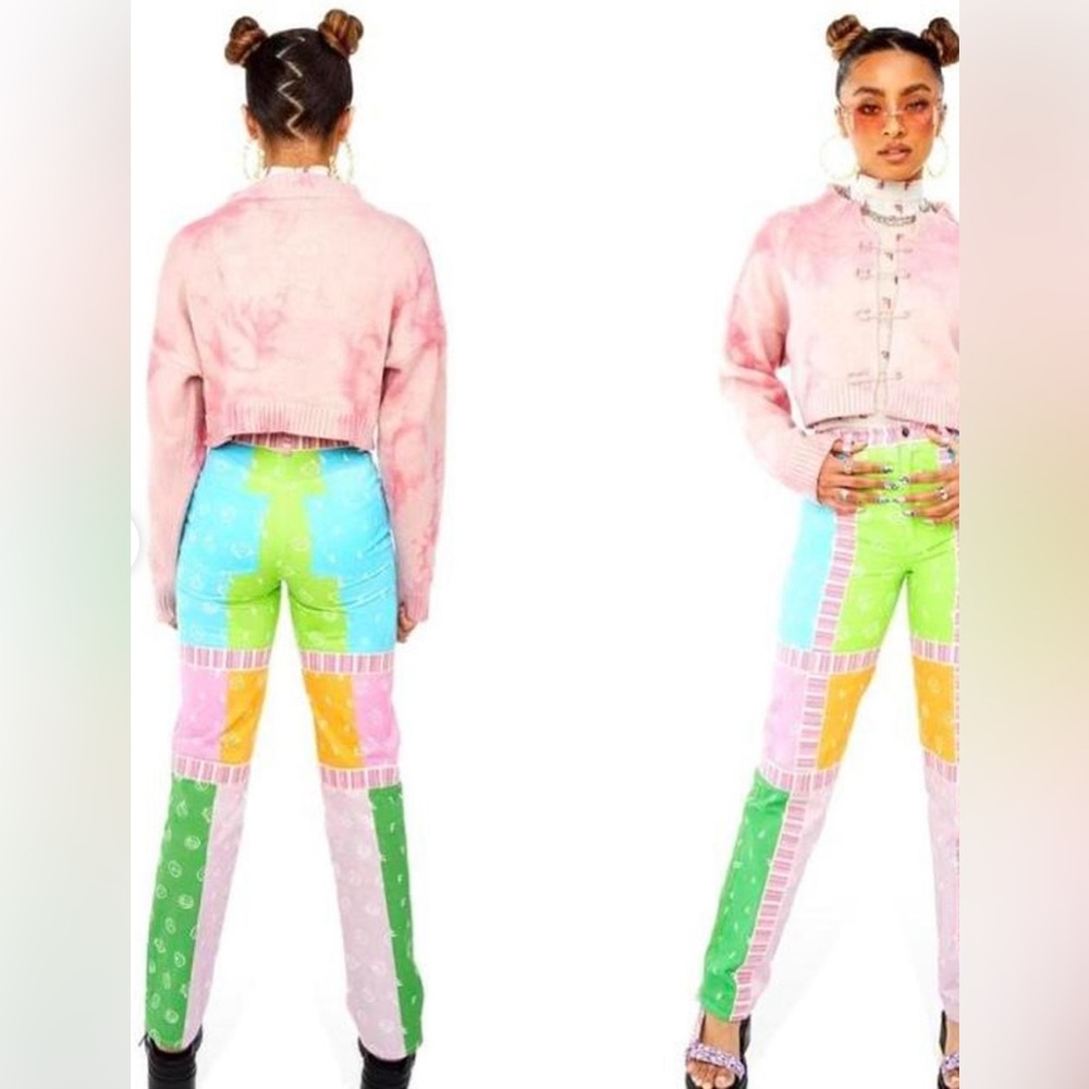 AI generated pants by Finesse

Size L but run like 6 women’s